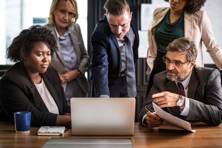 Les 25 Principaux Rôles et responsabilités d’un expert SEO